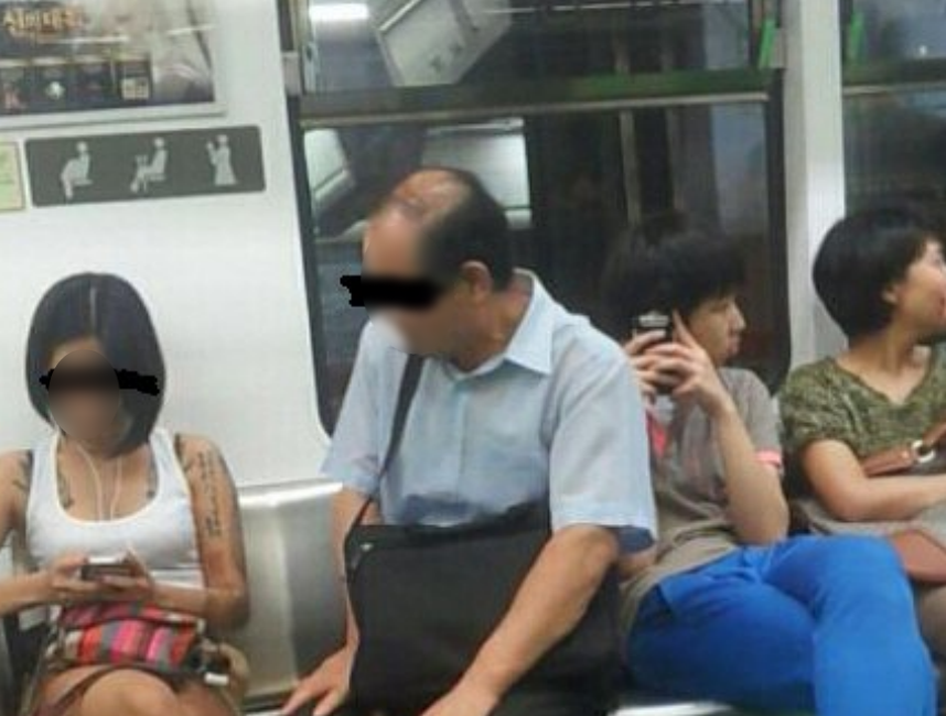 지하철에서 ㄲ대 아저씨가 문신녀한테 잔소리하더니